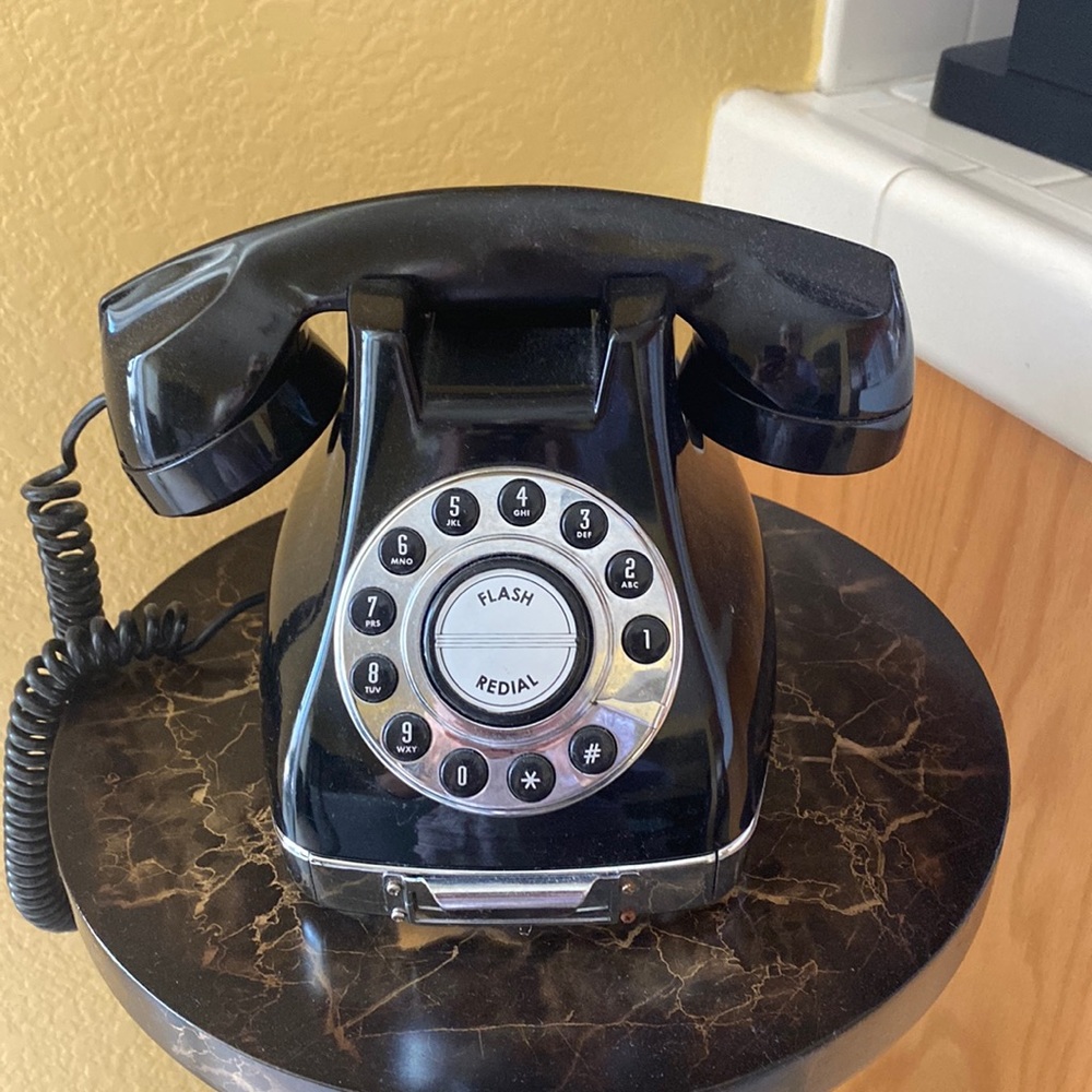 Black shiny Metro phone It really works 💕